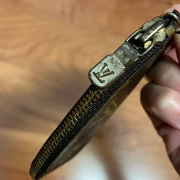 Authentic Louis Vuitton Etui Monogram Key Cles Coin Pouch - Picture 13 of 14